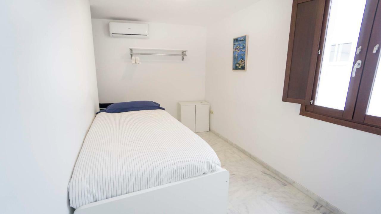 Rentalsevilla Espacioso Duplex En La Puerta Real Extérieur photo